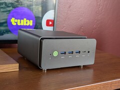 GMK NucBox K15 må vara stor med relativt dålig prestanda per volym, men den stöder fler anslutningsmöjligheter som ett resultat (Bildkälla: Notebookcheck)