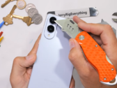 S25 Edge. (Bildkälla: JerryRigEverything via YouTube)