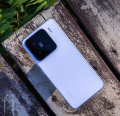 Xiaomi 15 lanserades med ett 5.400 mAh batteri i Kina. (Bildkälla: Vetrax Arrogant TV på Weibo)