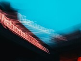 Abstrakt rörelseoskärpa av National Theatre-skylten i London (Bildkälla: Samuel Regan-Asante via Unsplash)
