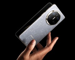 Apple lanserar enligt uppgift sin första vikbara telefon 2026 för att konkurrera med Huawei Mate X6 som visas på bilden här. (Bildkälla: Huawei)