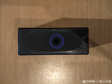 DC-kontakten på toppen av Honor Win 360W laddare