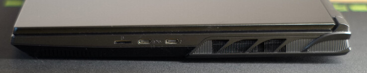 microSD-kortläsare, USB typ C med DisplayPort och PowerDelivery, USB typ C med Thunderbolt, DisplayPort och PowerDelivery