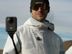 DJI Osmo 360 används med vad som verkar vara dess batteriförlängningsstång. (Bildkälla: via Igor Bogdanov)