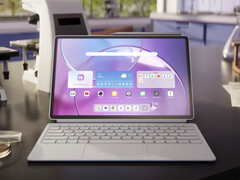 Idea Tab Pro Gen 2 fäst på sitt löstagbara tangentbord.