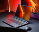 Alienware m18 R1 med RX 7900M GPU är en av de få bärbara speldatorerna med AMD-kort. (Bildkälla: NotebookcheckReviews på YouTube)