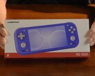 Anbernic RG 55G1 kommer att finnas i tre färger, däribland indigo.