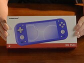 Anbernic RG 55G1 kommer att finnas i tre färger, däribland indigo.