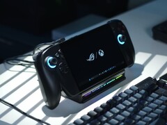 Asus ROG Xbox Ally X drivs av AMD Ryzen Z2 Extreme APU. (Bildkälla: Alex Waetzel för NotebookcheckReviews på YouTube)