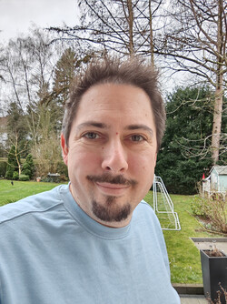 Selfie med Magic V2 RSR frontkamera