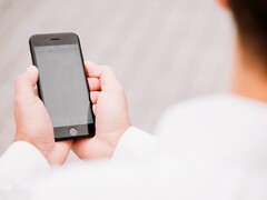 Instagram tar bort valfri end-to-end-kryptering från direktmeddelanden den 8 maj 2026, vilket ger Meta möjlighet att läsa DM-innehåll för första gången sedan 2023.