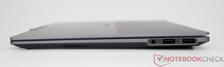 Höger sida: 1x kombinerad hörlurs-/mikrofonuttag (3,5 mm), 1x USB-A (USB 5 Gbps), 1x USB-A (USB 5 Gbps), Always On