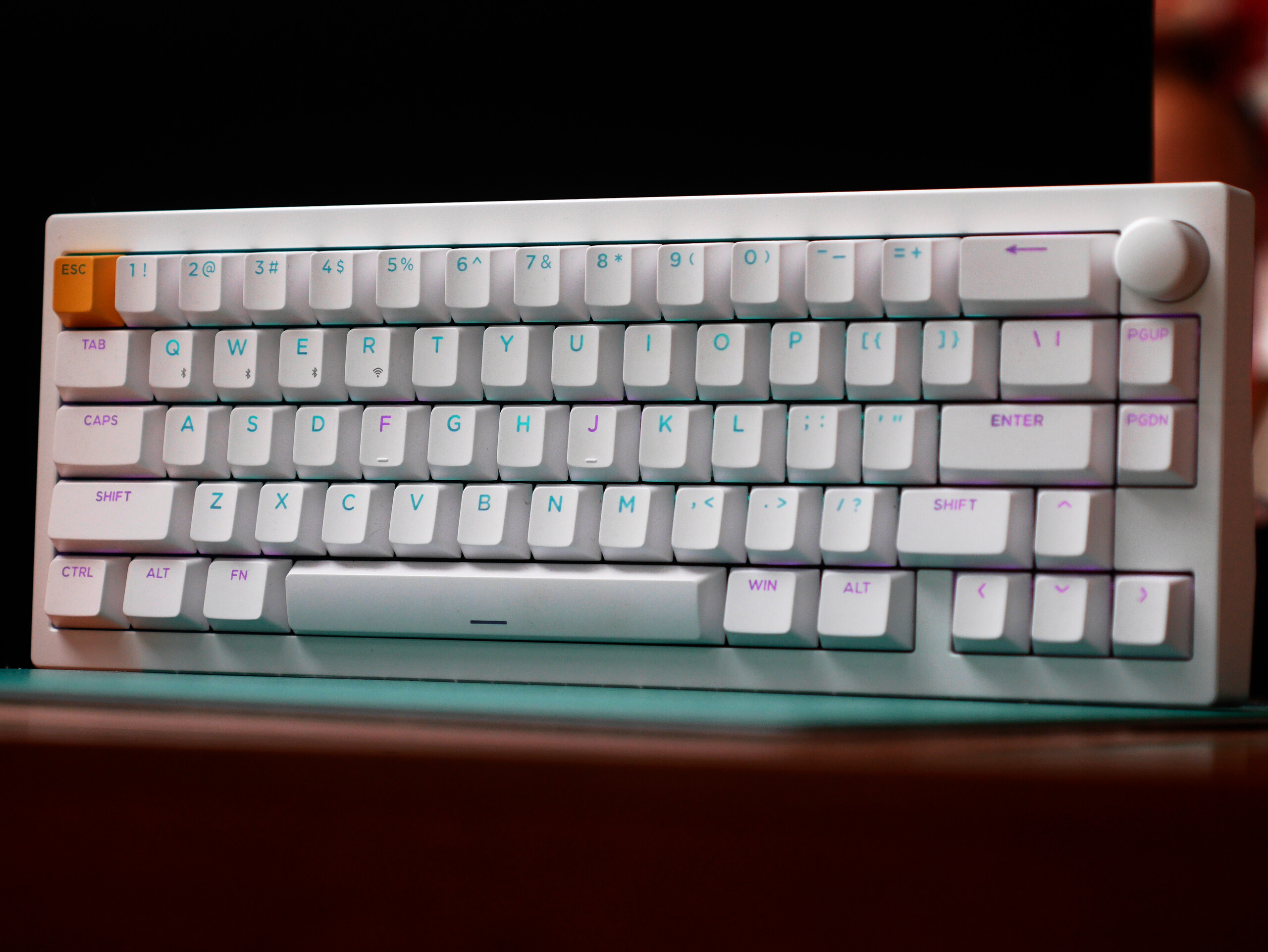 Teaser för recension av Lemokey P2 HE trådlöst tangentbord för spel