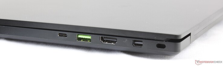 Höger: Thunderbolt 3, USB 3.0 Typ A, HDMI 2.0, MiniDisplayPort 1.4, Kensington-lås