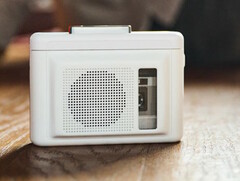 Maxell MXCP-P100S kassettbandspelare gör det möjligt att njuta av sin musik var som helst utan hörlurar tack vare inbyggda högtalare. (Bildkälla: Maxell)