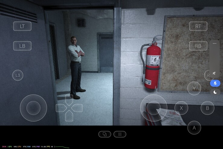 I överlägget i spelet längst ner till vänster kan du se att Outlast kan nå mer än 40 FPS. (Skärmdump: Marc Zander, Notebookcheck)