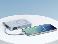 Ugreen&#039;s MagFlow Qi2 25W Magnetic Power Bank (bilden) har anlänt till USA och Storbritannien. (Bildkälla: Ugreen)