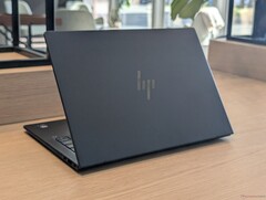 Det större batteriet, den lägre upplösningen på 60 Hz IPS-skärmen och den strömsnåla Lunar Lake-processorn bidrar alla till att förlänga batteritiden med märkbara marginaler (Bildkälla: Notebookcheck)