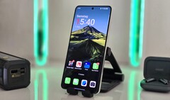 OnePlus 15 har dykt upp på Geekbench (på bilden: OnePlus 13; bildkälla: Notebookcheck)