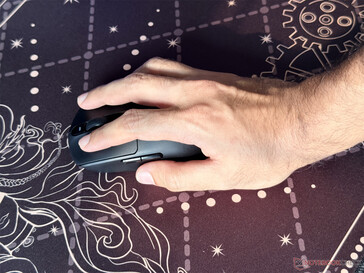 Handflategrepp med Akko Dash Ultra