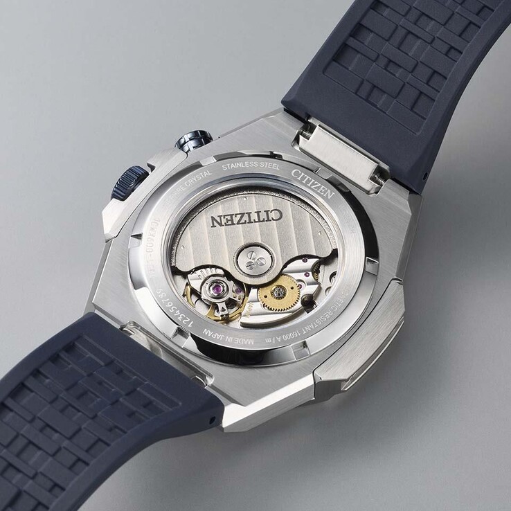 Citizen's automatiska urverk Caliber 9051 kan ses genom den genomskinliga baksidan.