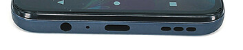 Botten: 3.5 mm ljudport, mikrofon, USB-C-port, högtalare