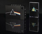 Samlarboxen ”We Are Rewind x Pink Floyd” innehåller en kassettspelare i begränsad upplaga och 50-årsjubileumsutgåvan av The Dark Side of the Moon.