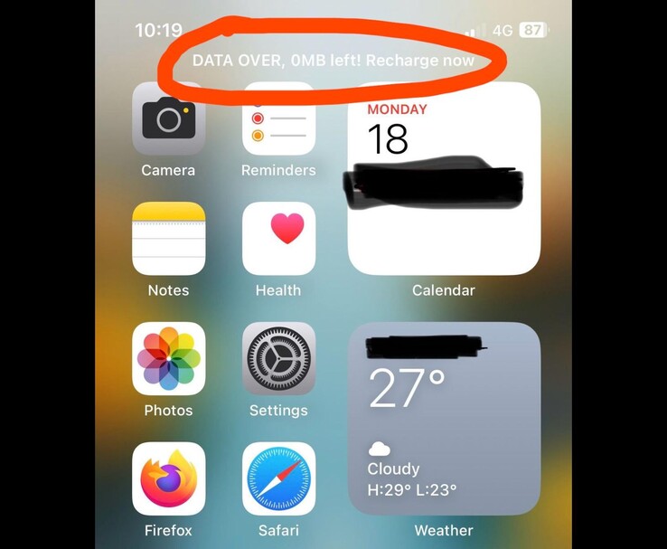 iPhone-startskärmen visar en "DATA ÖVER, 0 MB kvar! Ladda nu"-varning (Bildkälla: Reddit/r/ios via u/grmln_rsn)