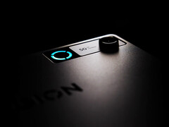 Y700 Gen 5 gaming tablet har en funktion för sammankoppling av iOS-enheter. På bilden: en reklambild som visar en del av surfplattans baksida.