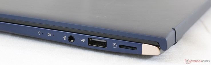 Höger: 3.5 mm kombinerat ljud, USB Typ A 2.0, MicroSD-läsare