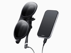 Rokid AR Spatial-glasögon anslutna till sin externa styrenhet. (Bildkälla: Rokid)