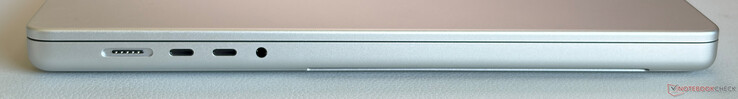 Vänster: MagSafe, 2x USB-C 4.0 med Thunderbolt 5 (120 Gbps, DisplayPort 2.1, Power Delivery), 3,5 mm stereouttag