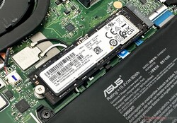 Samsung PM9A1 NVMe SSD-systemet stryps kraftigt vid konstant belastning