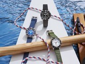Tre Citizen Promaster Dive-klockor med vita, svarta och blå urtavlor, var och en med en matchande dykbezel och uretanarmband.