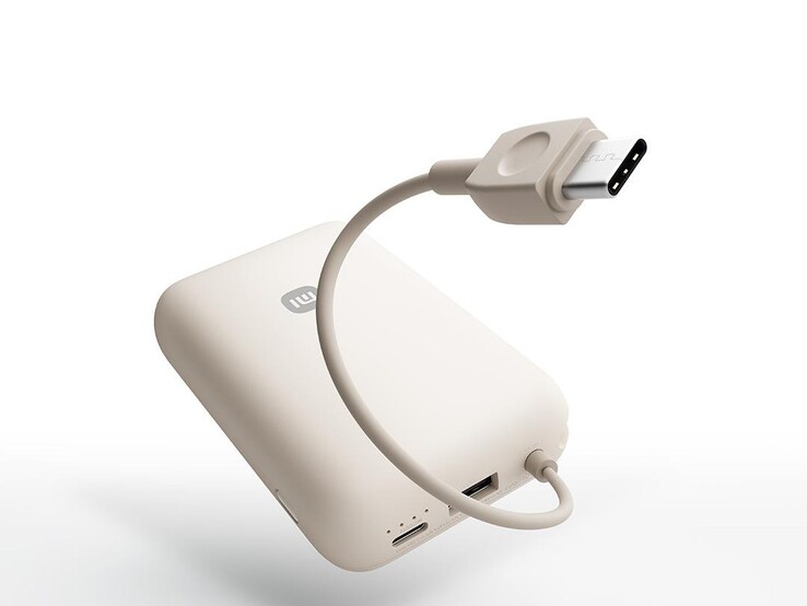 Powerbanken har en inbyggd USB-C-kabel och extra USB-C- och USB-A-portar