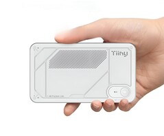 Minidatorn Tiiny AI Pocket Lab har 80 GB LPDDR5X-minne och en 12-kärnig ARM-processor. (Bildkälla: Tiiny AI, redigerad) 