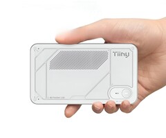 Minidatorn Tiiny AI Pocket Lab har 80 GB LPDDR5X-minne och en 12-kärnig ARM-processor. (Bildkälla: Tiiny AI, redigerad)