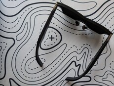 Vy uppifrån av AR-glasögonen Xreal One Pro