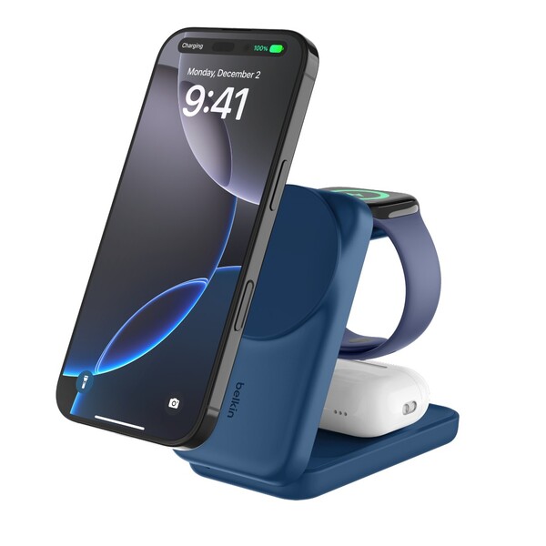 Belkin UltraCharge 3-i-1 vikbar magnetisk laddare i blått (Bildkälla: Belkin)