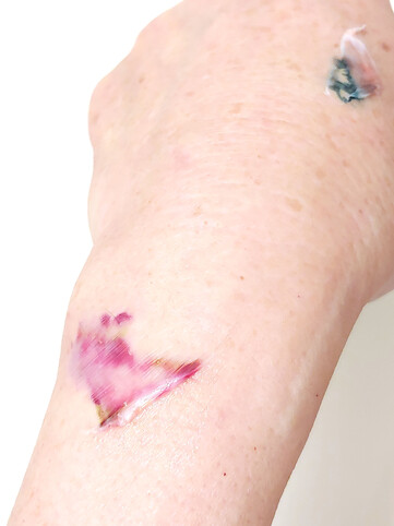 Tatueringar efter en dusch.