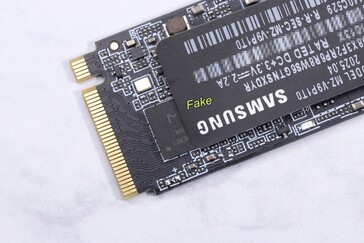 Den falska Samsung har en Maxio-, inte Samsung-kontroller.