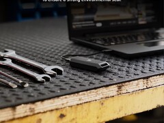 EX400U Survivor: Den nya SSD-enheten är snabb (Bildkälla: Corsair)