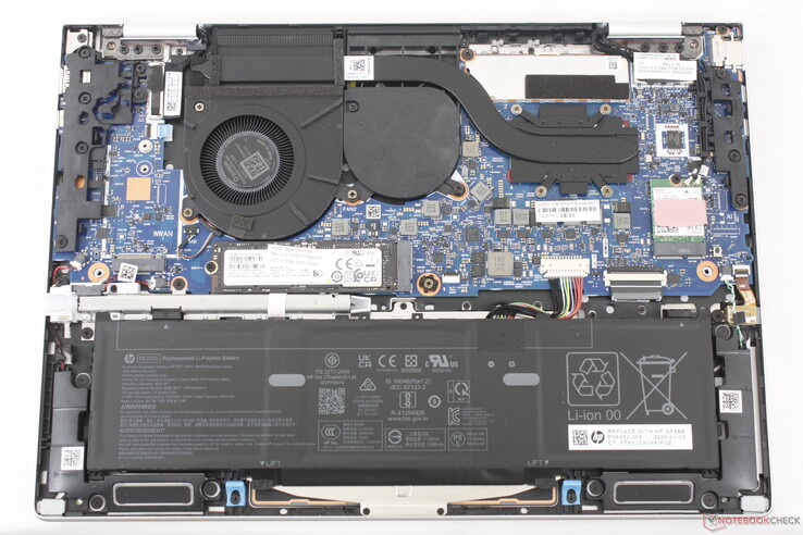 EliteBook 8 Flip G1i 13 med en M.2 2280 SSD-plats, löstagbar WLAN-modul och WAN-plats som tillval. RAM-minnet är fastlödd