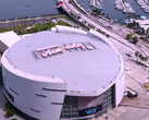 Bilden visar en reklamskylt vid Miami Heat Stadium med texten ”Welcome to Vice City” från GTA VI