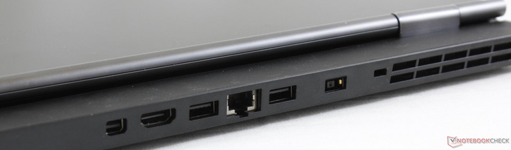 Baksidan: DisplayPort 1.4, HDMI 2.0, 2x USB 3.1 Gen. 2, Gigabit Ethernet, AC-adapter, Kensington-lås