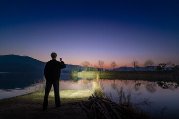 Olight Baton 4 Pro har en räckvidd på 200 m (656 ft.) och Baton Ultra har en räckvidd på 300 m (984 ft.).