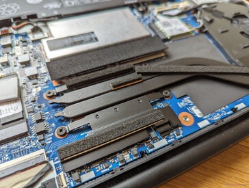 Tomt utrymme mellan CPU och fläkt för tillvalet GeForce MX550
