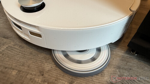 Den absoluta standarden idag: Qrevo Curv 2 Pro förlänger en av sina två moppar för kantlös moppning