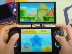 Anbernic har visat upp Nintendo DS-spel med dubbla skärmar på några nya handdatorer, inklusive RG476H på bilden. (Bildkälla: Anbernic)