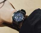 Casio G-Steel GST-B1000D-2A med blå urtavla, som visas på bilden, finns nu att köpa i USA.